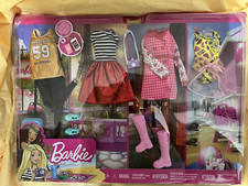 Barbie Rosa Pasaporte Viaje Moda Mattel Muñeca Trajes Nuevo FLB31 Malibu 59