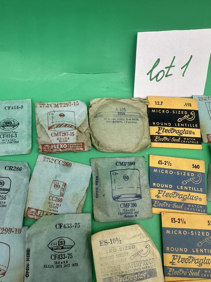 LOTE MIXTO VINTAGE DE REPUESTOS CRISTAL RELOJ CRISTALES PIEZAS RELOJERO Foto 3 de 4