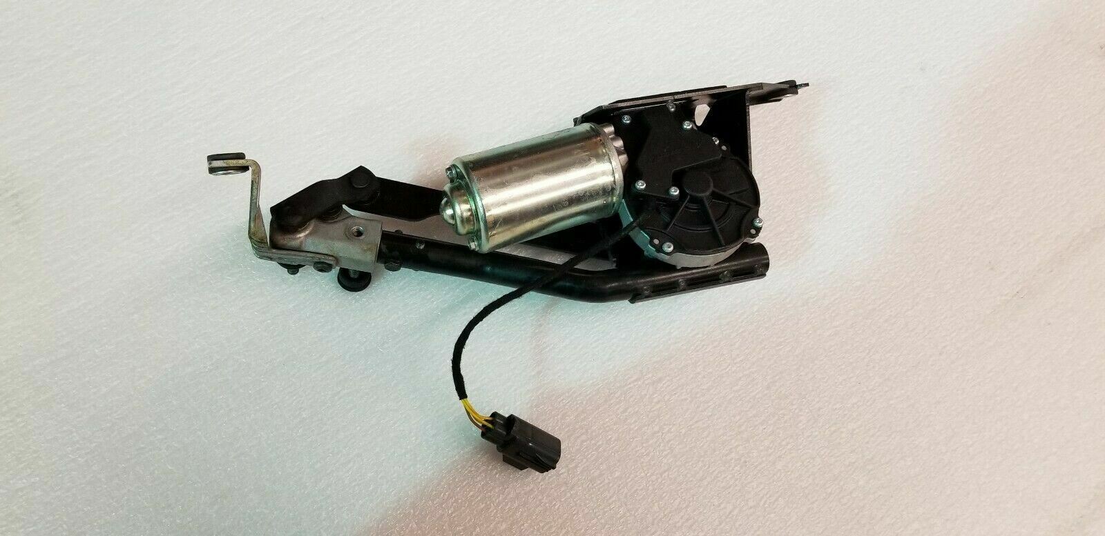 MCLAREN MP4-12C WINDSHIELD WIPER MOTOR ASSEMBLY OEM 11A5358CP