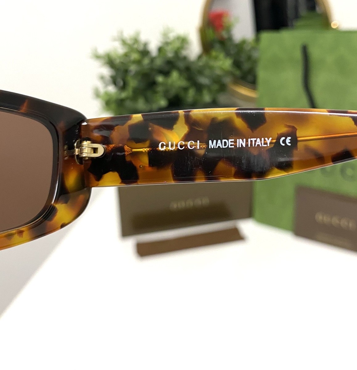 Authentic Vintage Y2K Gucci GG 2409/S Square Tortoiseshell  display picture 2