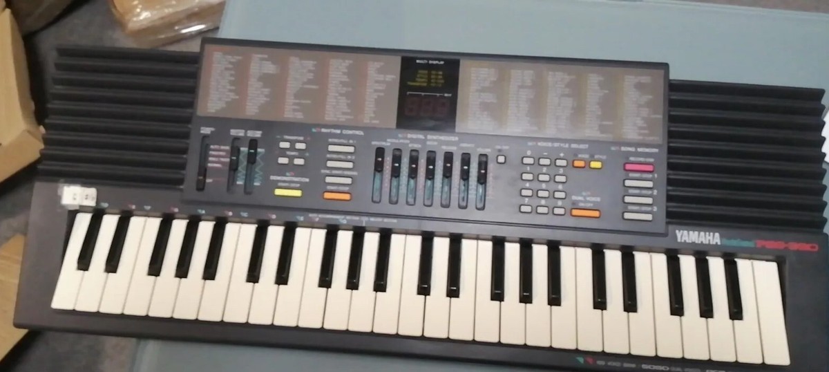 YAMAHA PSS-390 PORTA SOUND VINTAGE KEYBOARD WITH DIGITAL