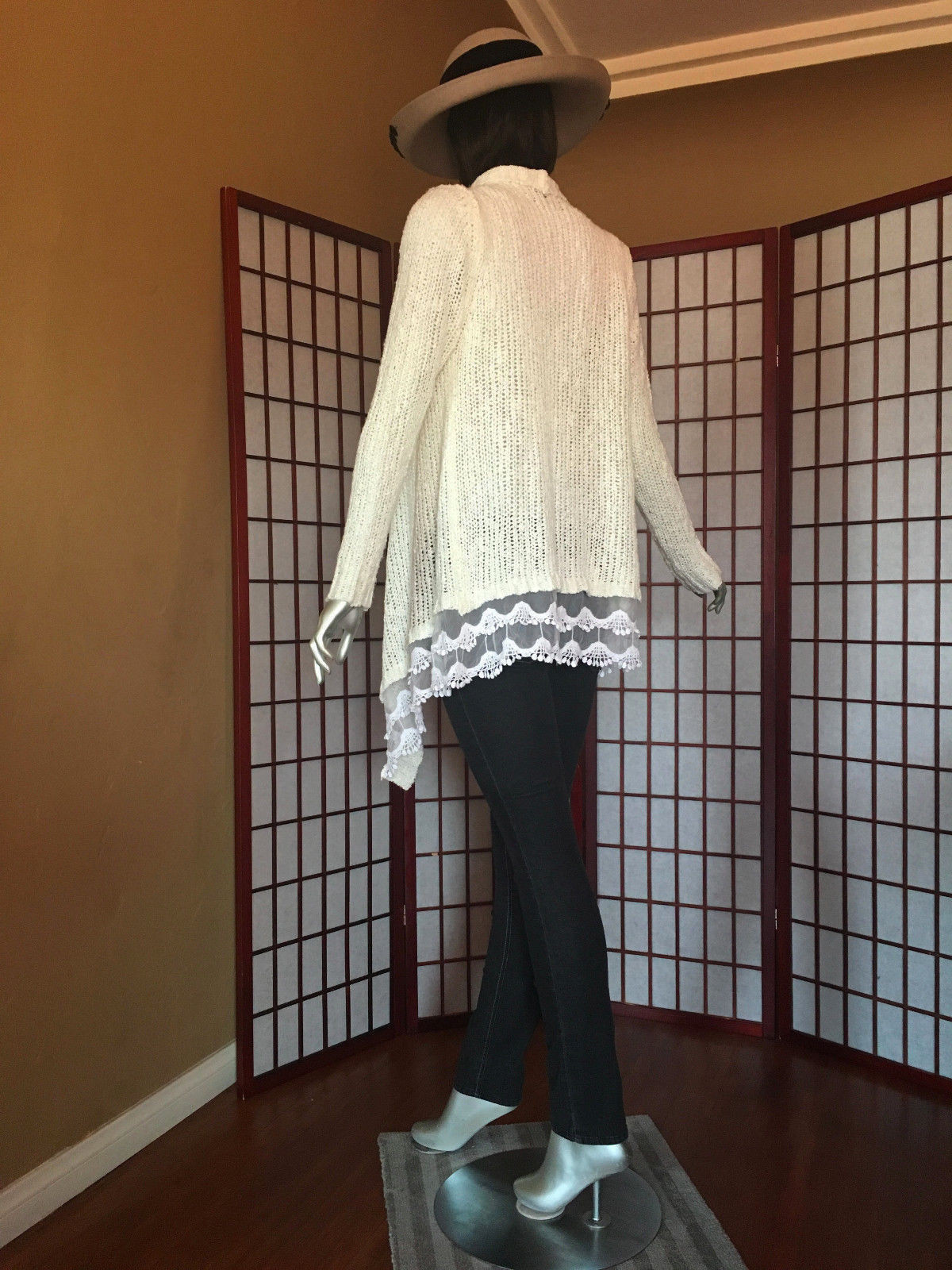 The Classic Ivory Cardigan Sweater Womens Sze L Apparel Acrylic Garment