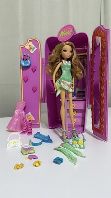 Mattel Winx Doll Set - Magic Wardrobe With Flora - Music Works