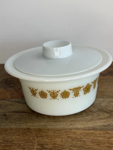 Vintage Pyrex Butterfly Gold Butter Tub Dish w/ Plastic Lid #75 White/Gold