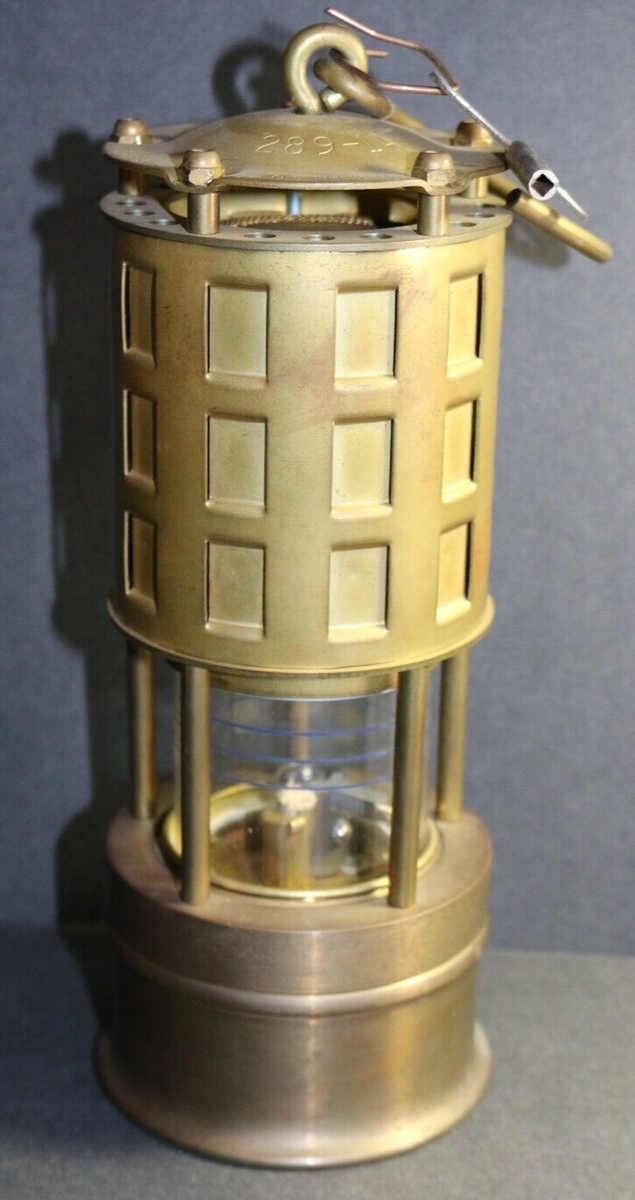 Vintage Koehler 289-1A coal mining lamp W/KEY unused Vintage Koehler 289-1A coal mining lamp W/KEY unused