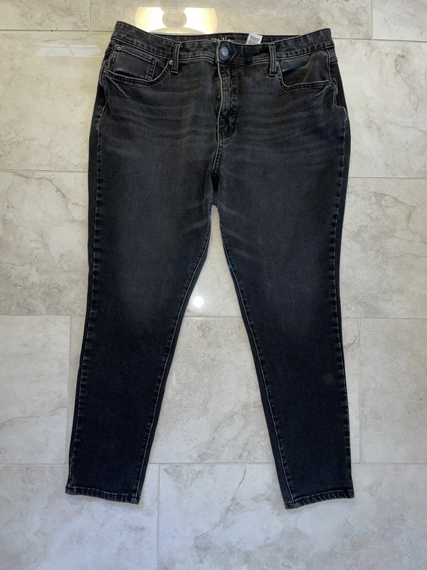 Woman’s Time & Tru High Rise Curvy ~ Black Stretch Jean Pant Size 18 Pockets