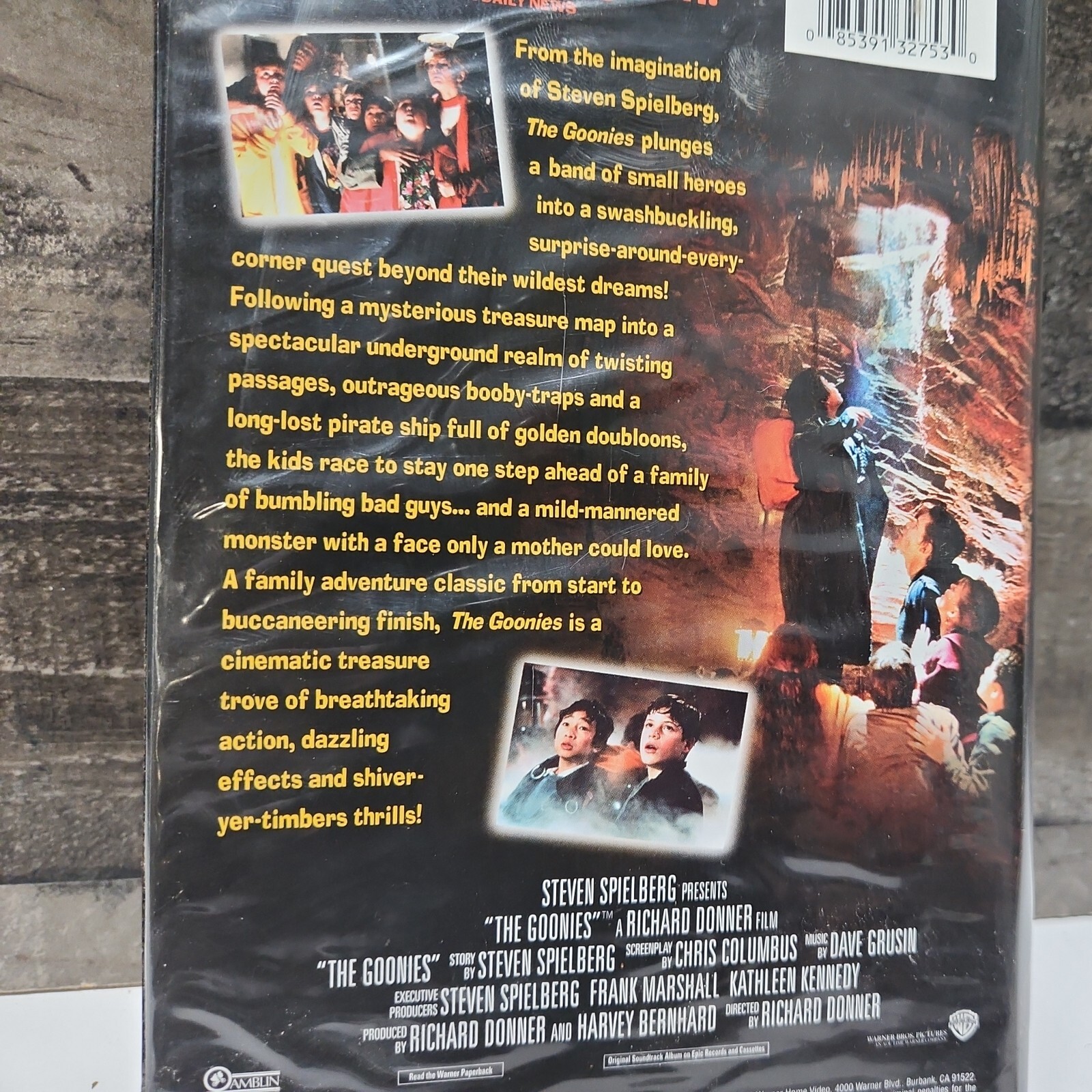 The Goonies VTG 1985 Video Tape VHS Rare Black Clam Shell Steve
