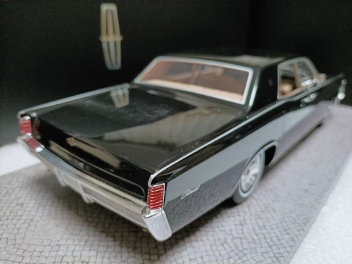 AMC 1/18 Lincoln Continental 1968 Black - Picture 4 of 8