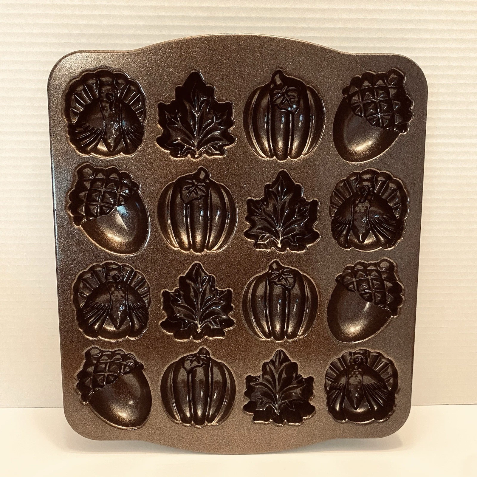 Nordic Ware Autumn Fall Delights Cake Cakelet Pan Cupcakes Brown Acorn Pumpkin