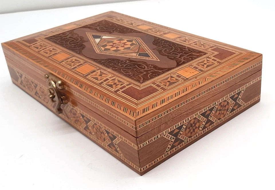 Schmuckkästchen aus Holz mit Intarsien / innen Samt + Holzeinlage ca. 24 x 15 cm - Bild 2 von 4