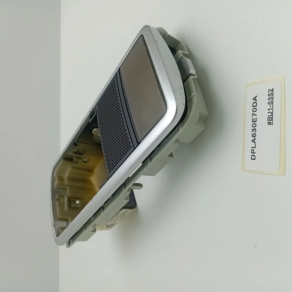 2013-2017 Land Rover Range Rover L405 Rear Air Vent Grill DPLA630E70DA - Image 4 of 4