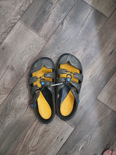 MION by Keen Current Water Black Yellow Sport Sandal Men size 9 As Is