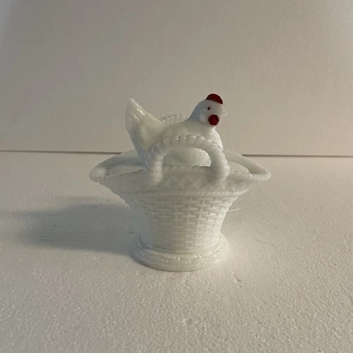 Westmoreland VTG  White Milk Glass Hen on Nest Handled Basket