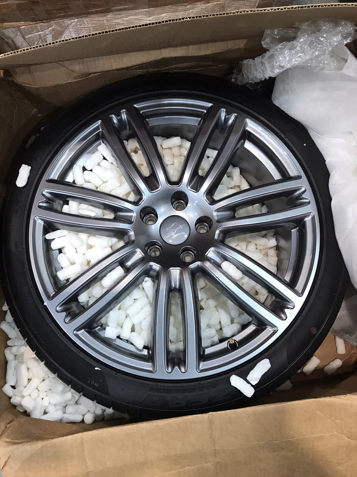 Maserati Quattroporte OEM 20" Wheel Set Of 4 With Tires.