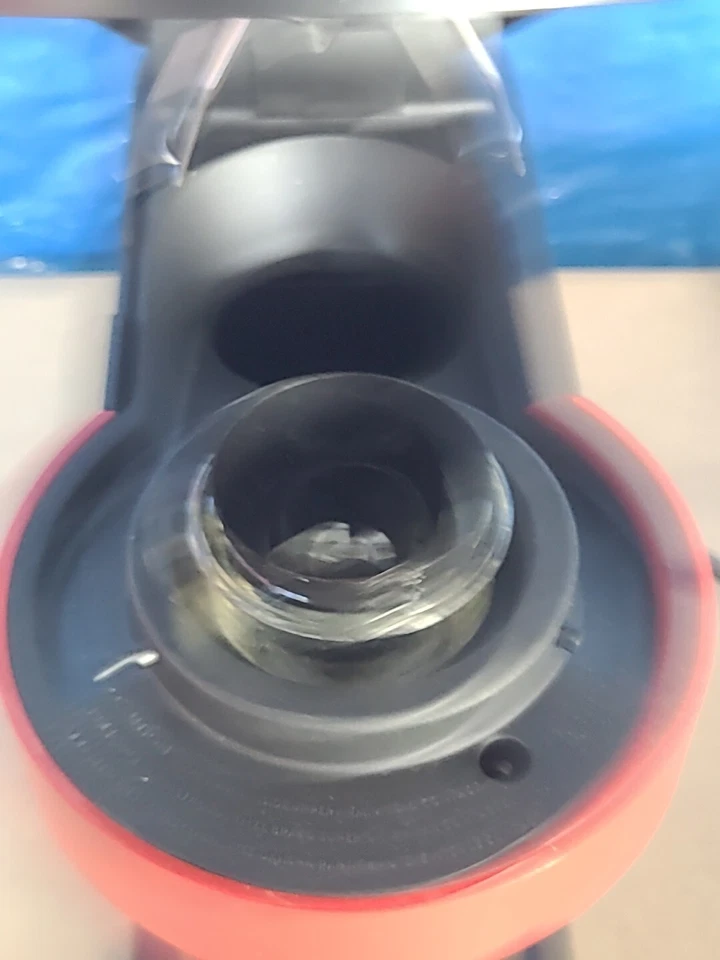 Vertuo Next Cherry Red (2022) ligeramente usado  Foto 3 de 4