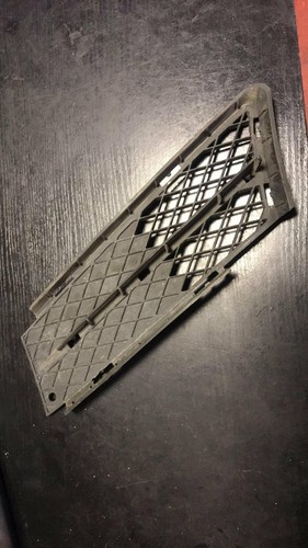 BMW 3 Touring E91 325 i Kühlergrill vorne unten 7134081 3.0 Benzin 160kw 2008...