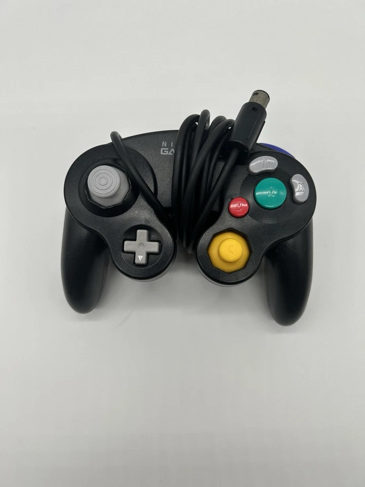 Nintendo GameCube Negro con mando, acordes de alimentación y acordes de vídeo. Foto 3 de 4
