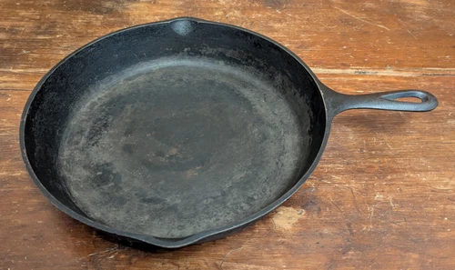 Vintage Unmarked Lodge 3 Notch 12" Skillet No. 10 Cast Iron Fry Pan