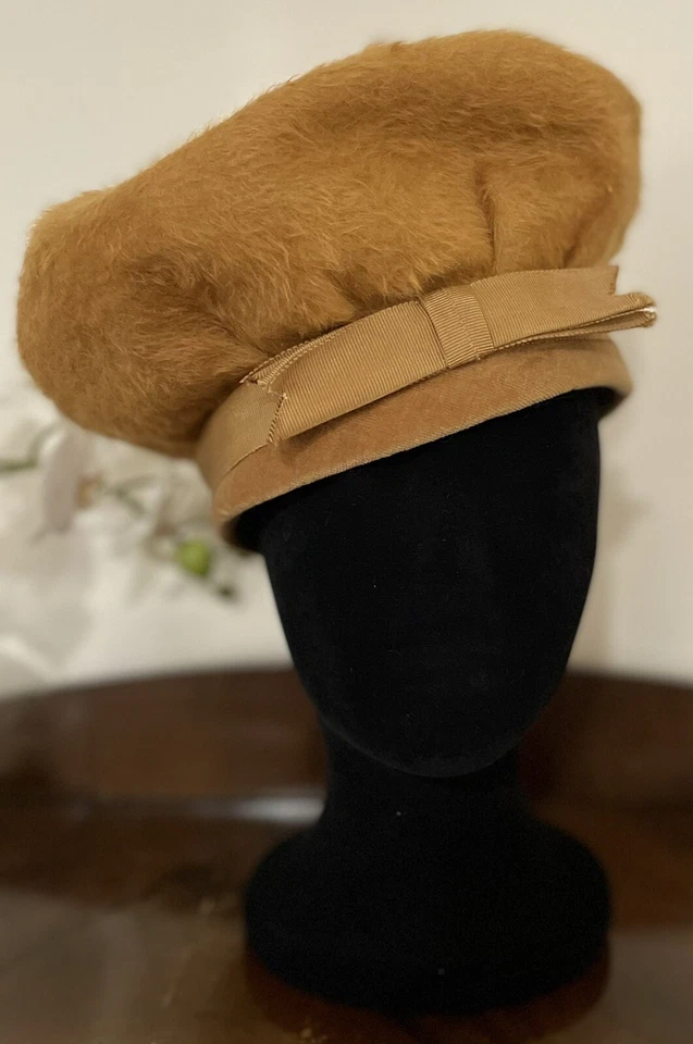 Sombrero de fieltro vintage para mujer. Color café claro con lazo. Muy versátil. Foto 2 de 4