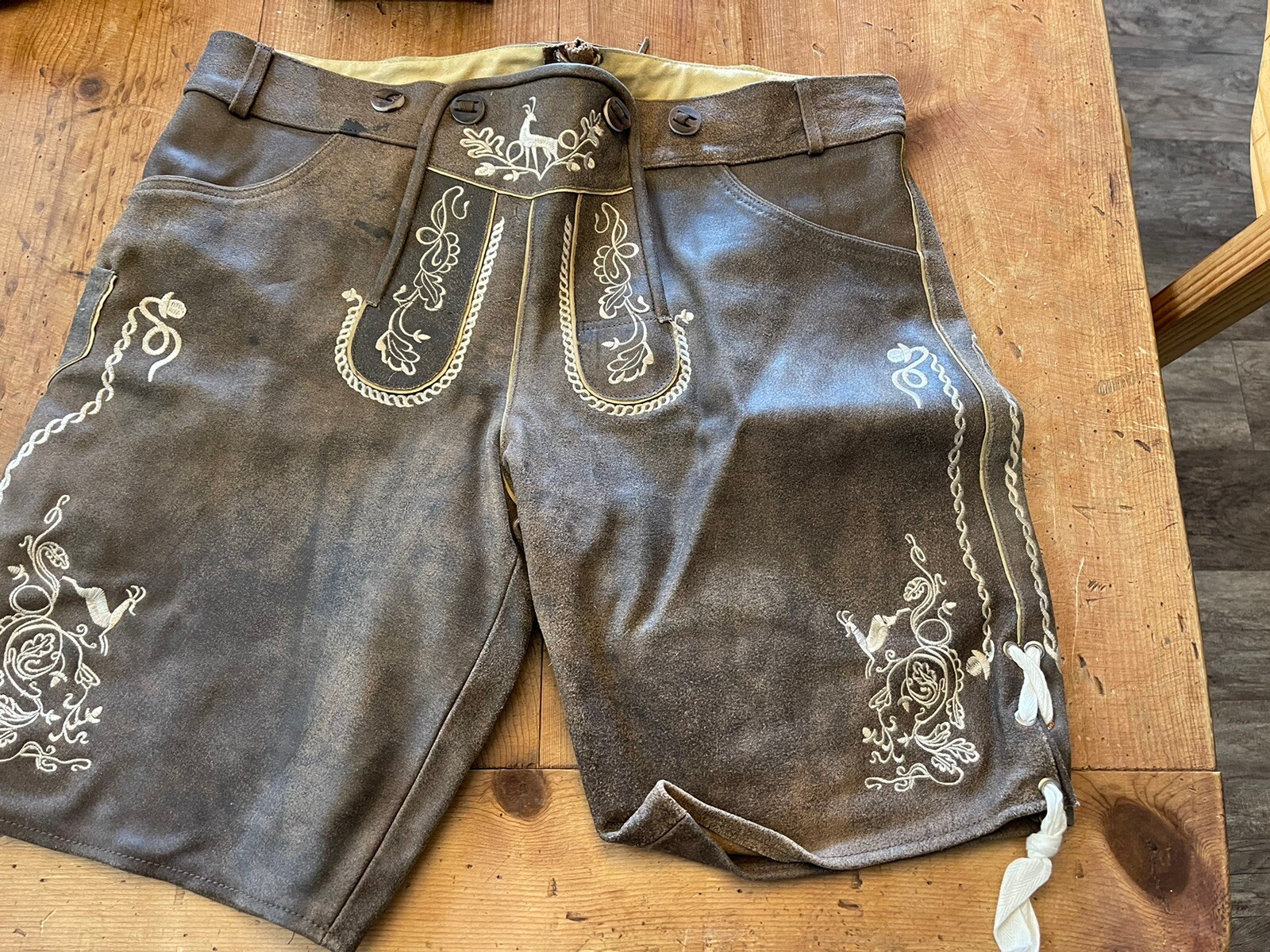 Disfraz de Lederhosen corto marrón alemán Oktoberfest para hombre