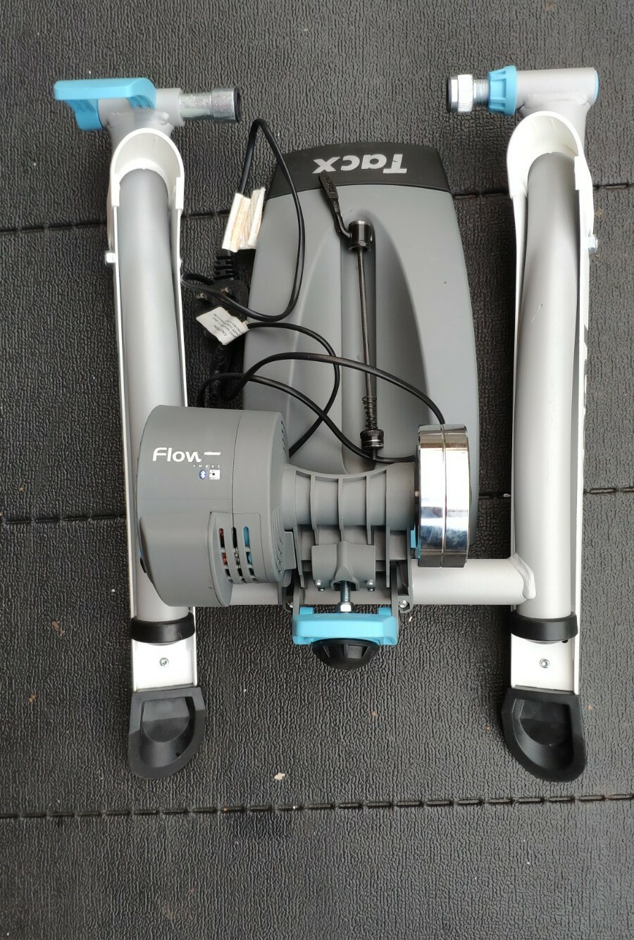 Tacx Flow T2240 Bluetooth Smart Turbo Trainer ONE SIZE BLUE & WHITE