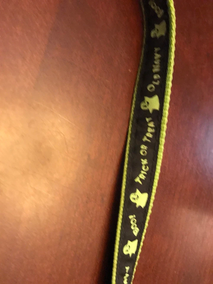 Correa para perro Old Navy negra y verde Ghost brilla en la oscuridad, perros medianos o grandes Foto 2 de 4