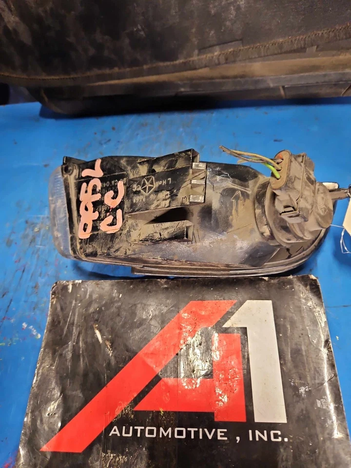 Luz antiniebla izquierda 96-97 EAGLE VISION/señal de giro (ámbar claro) lado del conductor izquierda OEM Foto 2 de 4