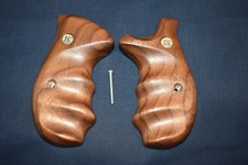 SMITH WESSON CUSTOM WALNUT N FRAME ROUND BUTT COMBAT GRIPS