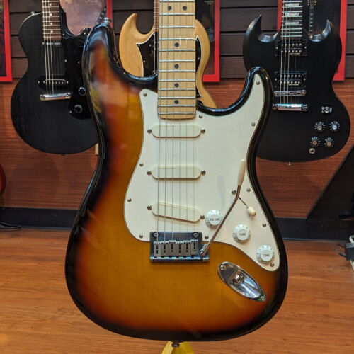 Fender USA Deluxe Stratocaster Plus usato 1991 corpo in acero collo con custodia rigida - Foto 1 di 2
