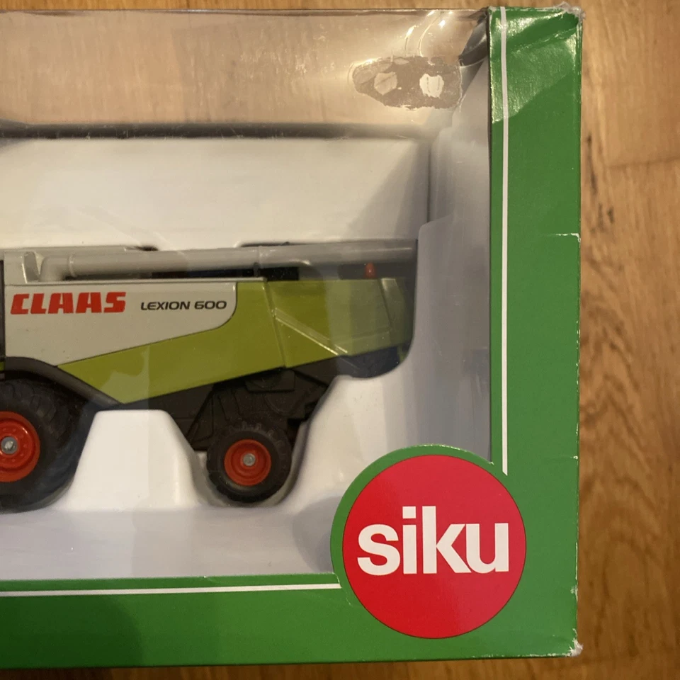 Siku Claas Lexion 600 Combine Harvester Diecast Model 1:50 - Image 3 of 4