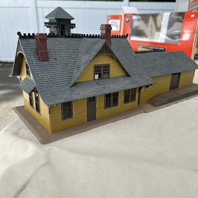 Lionel ''Weathered'' Rico Passenger Train Station.