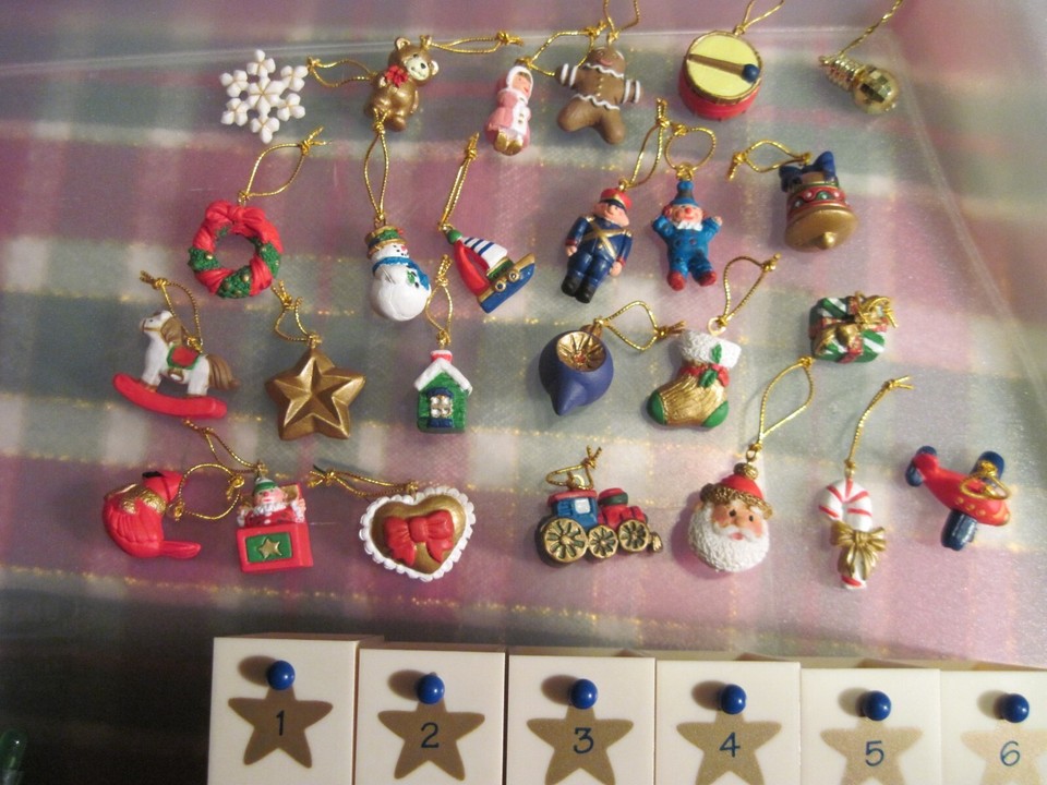 avon-christmas-is-coming-advent-christmas-tree-vtg-1996-works-minus