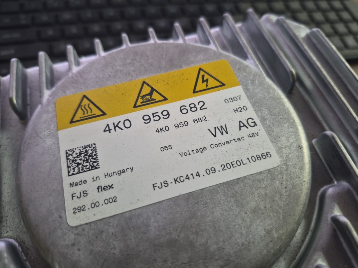 22 BENTLEY FLYING SPUR VOLTAGE CONVERTER 4K0959682
