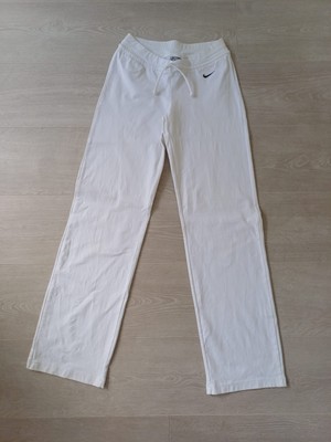 white nike capris