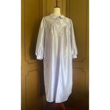 Vintage robe in pale blue by Barbizon, size XL