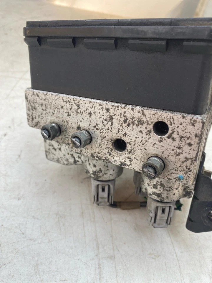 2002 TOYOTA PRIUS Sedan Anti Lock Brake Pump Module Assembly 1.5 L 4 Cylinder - Image 4 of 4