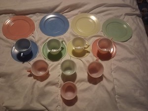Lot Of Vintage Hazel Atlas Little Hostess Child's Tea Cups, Saucers,Plates Cream
