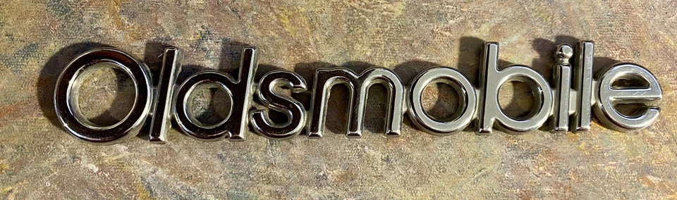 87-88 Oldsmobile Cutlass Supreme 442 emblema panel cabezal Foto 2 de 3