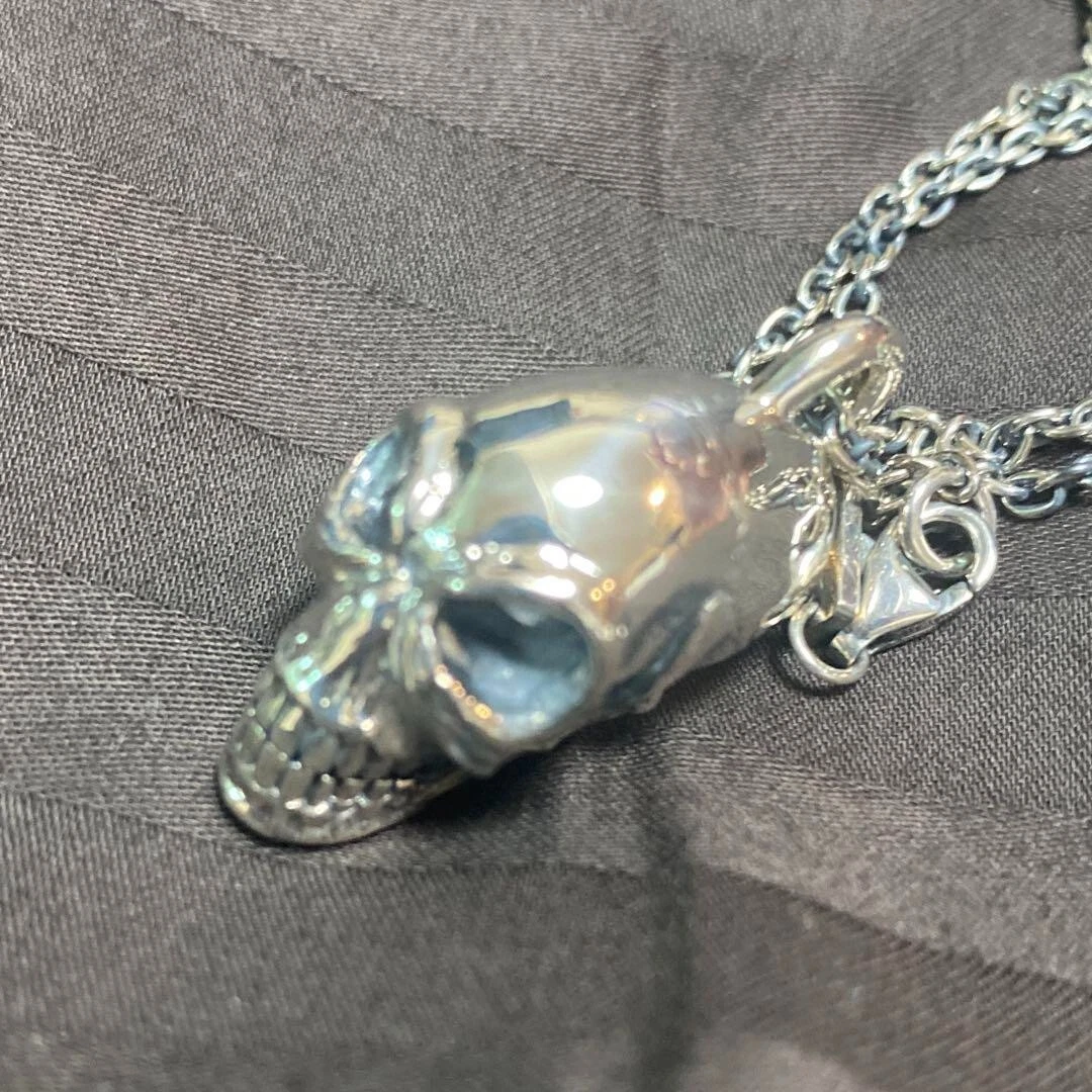 Crystal skull pendant deals