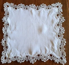 Handkerchief - thread and lace with spindles - 24 cm x 24 cm