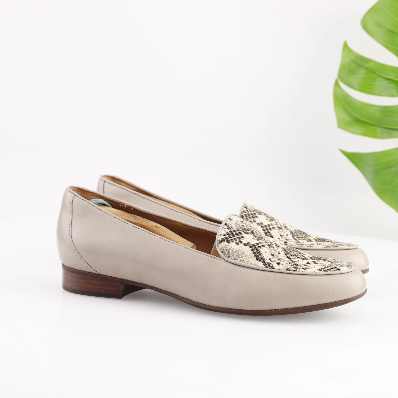 Mocassino Clarks donna Un Blush Ease taglia 8 5 M grigio pelle pitone scarpa slip on