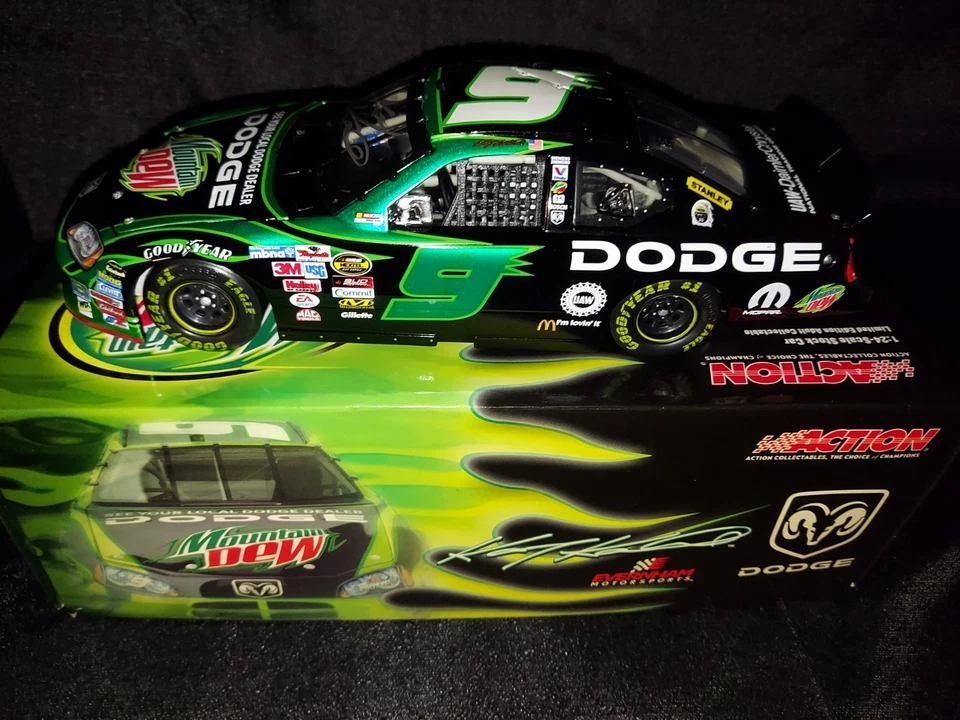 Cargador Kasey Kahne autografiado #9 Mountain Dew 2005 color líquido (nuevo en caja) con certificado de autenticidad Foto 2 de 4