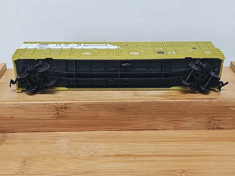 LIFE-LIKE US PLYWOOD 51’ THRALL DOOR BOX CAR PLYX-1410 HO SCALE - Image 3 of 4