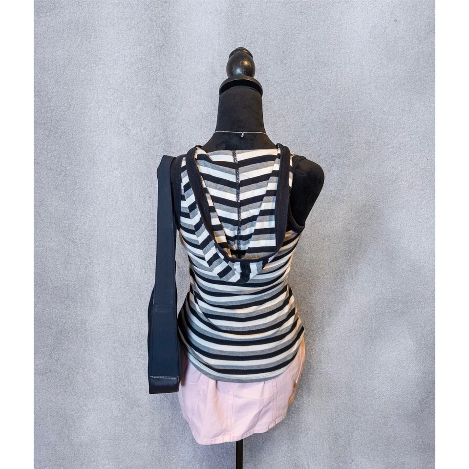 Top acanalado sin mangas con capucha y cuello en V deportivo Bebe vintage Y2K a rayas mediano  Foto 4 de 4