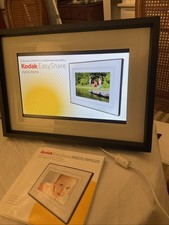 Kodak EasyShare M1020 10" Digital Picture Frame