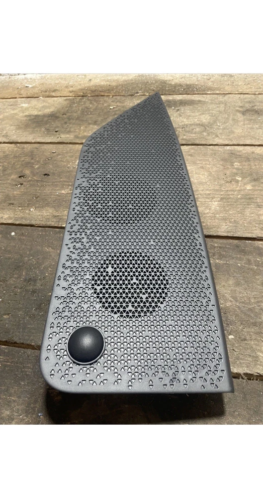 Kia Niro, 2021–2023 Front center Dashboard loud Speaker Cover Trim 84715–1AT910 - Image 2 of 4