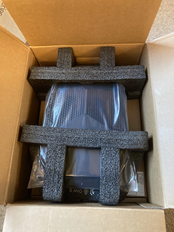 HP Z VR BACKPACK G2 I7-8850H 32GB DDR4 2TB SSD RTX2080 (8GB) Gaming Compact PC - Image 2 of 2