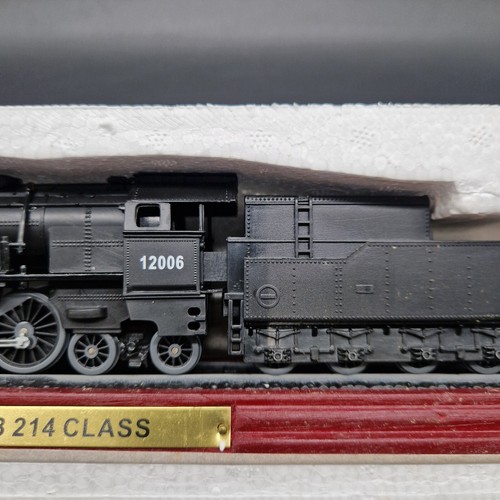 Atlas Editions OBB 214 Class Static Locomotive Train Model on Plinth - Picture 4 of 6
