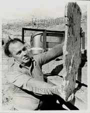 1975 Press Photo Decorative Rock Miner Clair Bird With Sample Of His Product