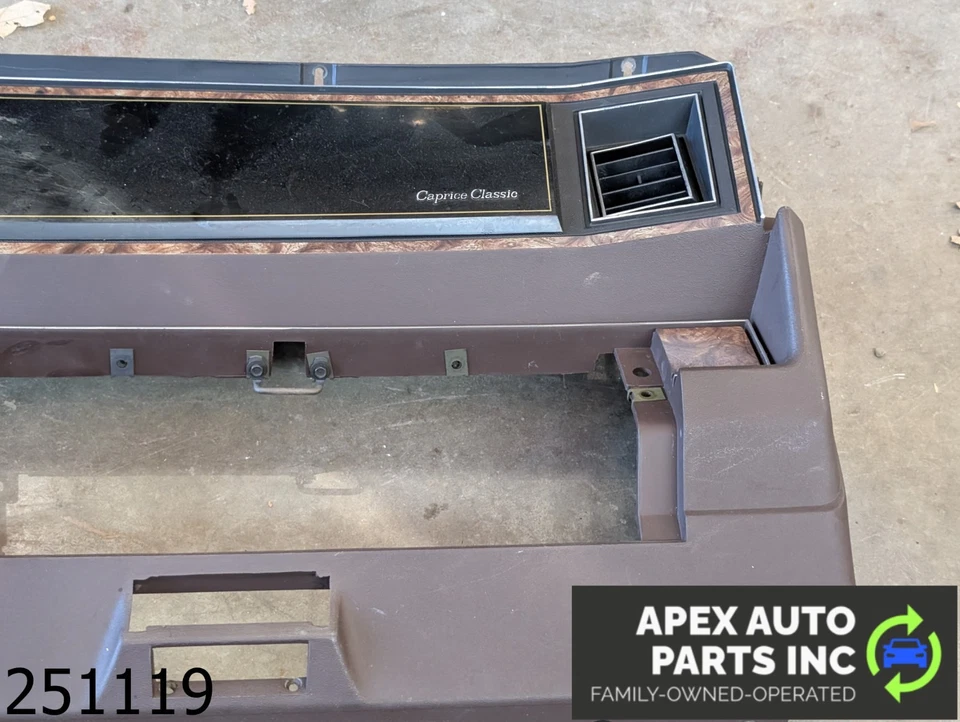 OEM 1978 Chevrolet Caprice 4.1L DASH ASSEMBLY HOUSING Foto 2 de 4